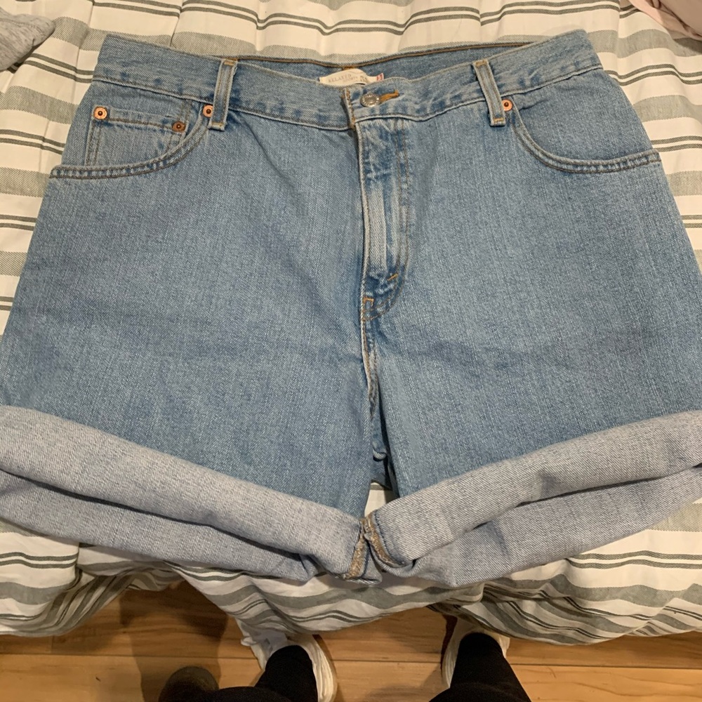 Levi relaxed 550 Red Tag denim shorts!!